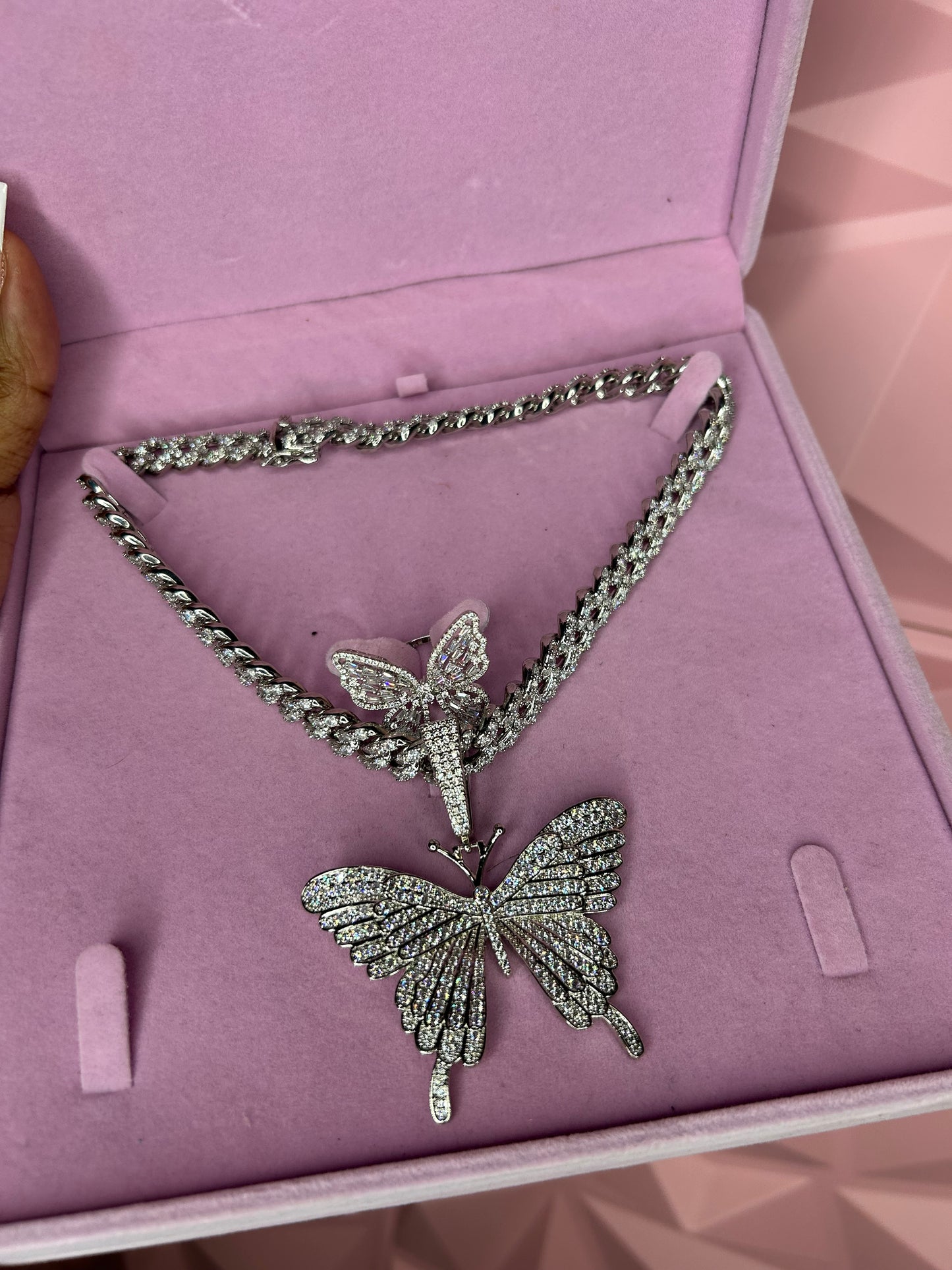 Butterfly set with ring